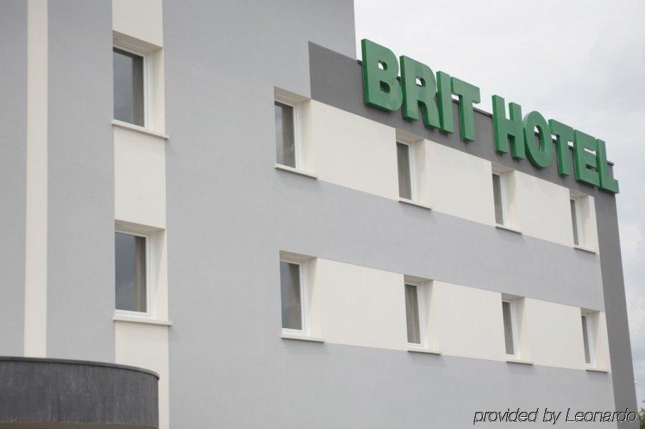 Brit Hotel Piscine & Spa - Fougeres Lecousse Eksteriør billede